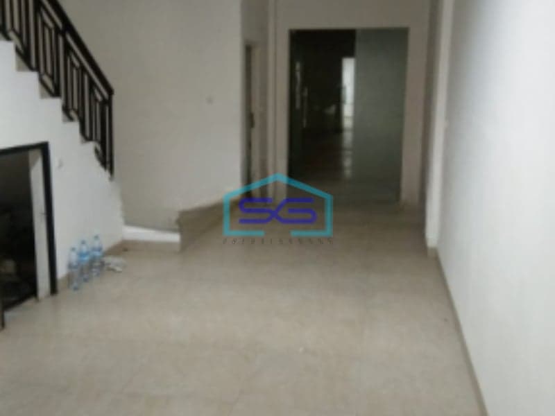 Disewakan Ruko Luas Bangunan  240 m² Lokasi di Pluit Jakarta Utara