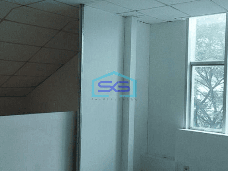 Disewakan Ruko Hook Strategis Bangunan 2 Lantai Luas 220m2