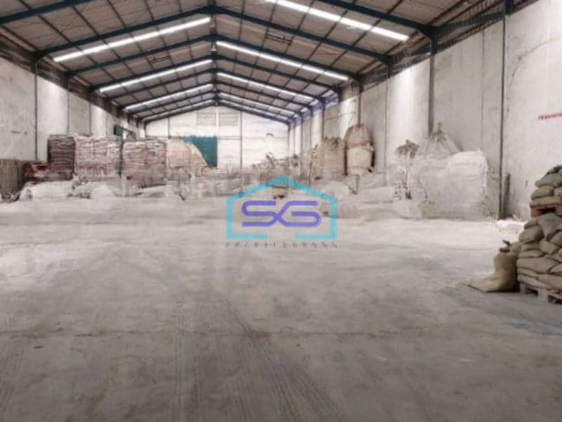 Disewakan Gudang Akses Container Luas Bangunan 3305 m² Lokasi di Surabaya