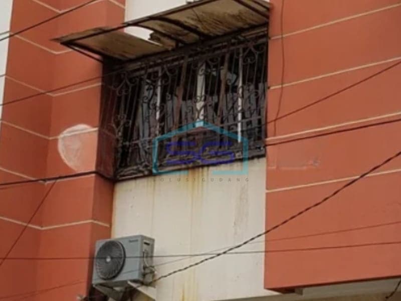 快速出售：Jelambar Barat, Jelambar Baru 4层商住两用房，占地54平方米
