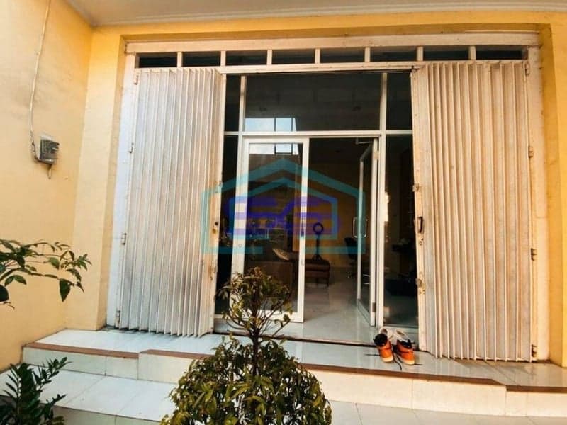 Disewakan Ruko 2 Lantai Dengan Fasilitas Tempat Tinggal di Renon