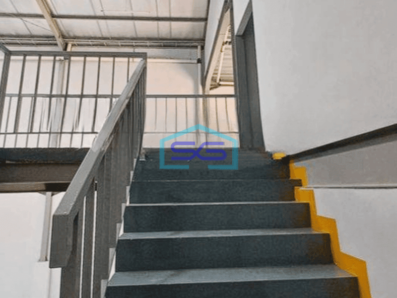 Disewakan gudang + kantor bagus siap pakai di Kalideres