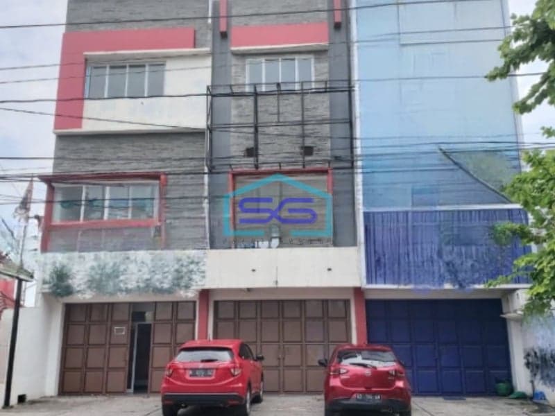 Dijual Cepat Ruko Strategis 3 Lantai Harga OK di Jl Yosodipuro Solo LB 127m2