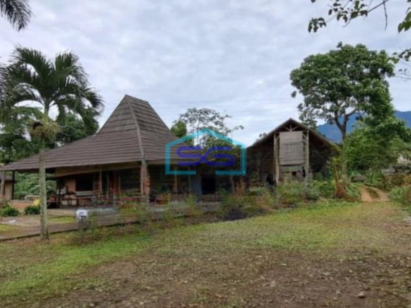 Dijual Tanah Plus Ruang Usaha Lokasi Strategis di Cicurug Sukabumi LT 27000m2