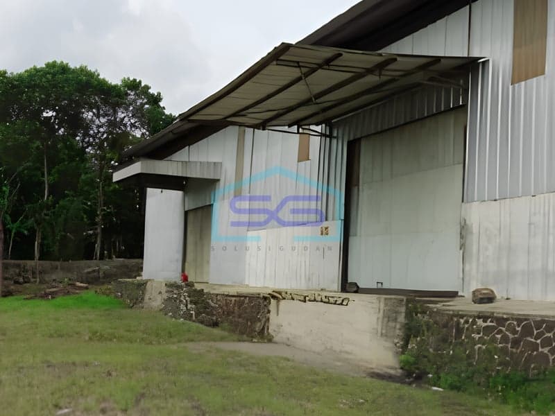 西爪哇苏卡布米西库鲁格仓库出租，建筑面积650平方米