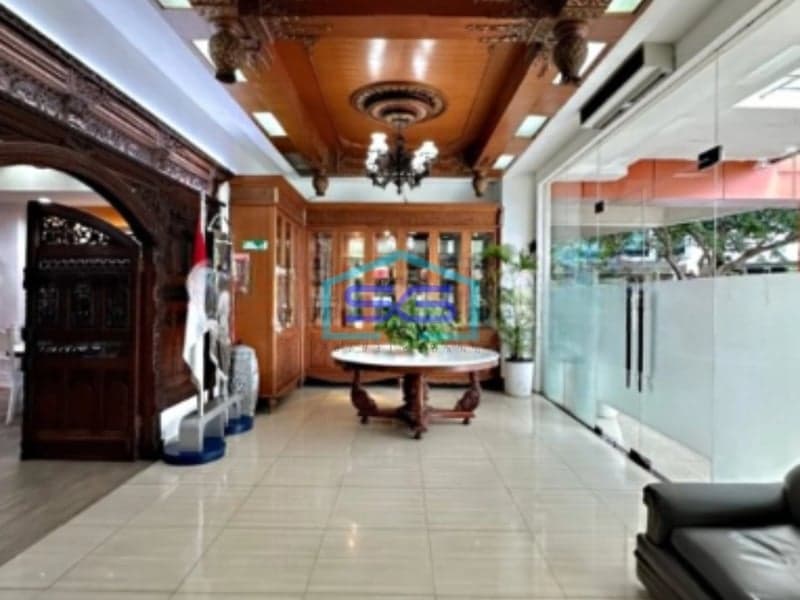 Dijual Gedung Kantor Strategis Siap Pakai di Menteng Jakarta Pusat LT 1718m2