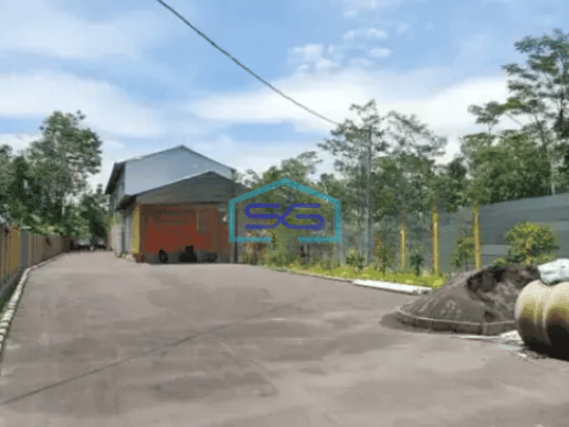 Disewakan Gudang 2 Lantai di Dekat Jl Kaliurang Ngagik Sleman Yogyakarta Luas Tanah  3700 m²