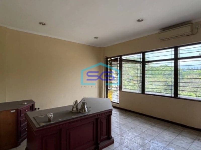 Disewakan Ruko 3 Lantai Luas Tanah 300 m² Lokasi Batununggal Bandung