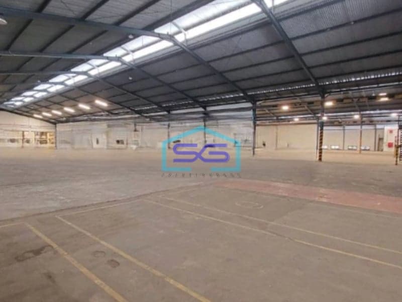 Disewakan Gudang Ada Loading Dock Luas Bangunan 6480 m² Lokasi Bebas Banjir di Surabaya