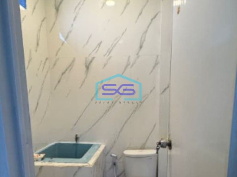 Disewakan Ruko Luas Bangunan 235 m² Lokasi Siap Huni di Jakarta Barat