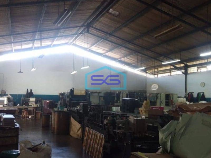 Dijual Gudang Mainroad Lokasi Dekat Pintu Tol Kopo di Sukamenak Raya Bandung LT 1500m2