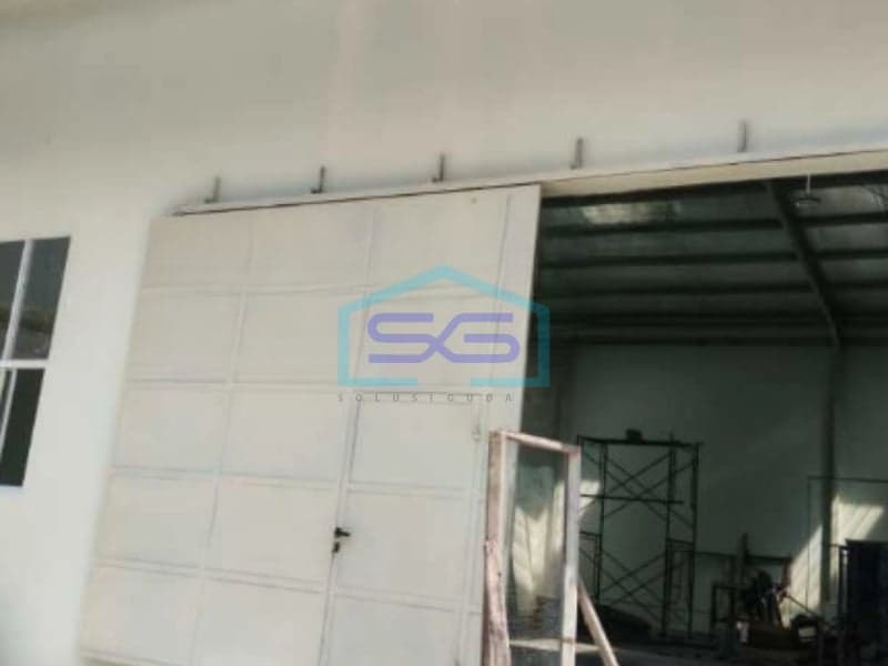 出租位于丹格朗Batu Ceper的40英尺集装箱通道无洪水仓库