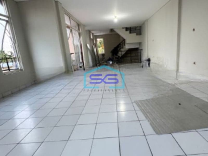 Disewakan Ruko Luas Bangunan  235 m² Lokasi di Taman Surya Jakarta Barat