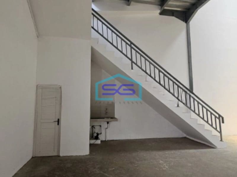 Disewakan Gudang Luas Tanah 750 m² Lokasi Bebas Banjir di Kapuk Kamal Jakarta Barat