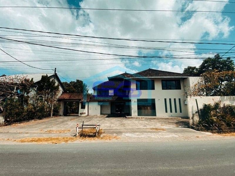 Gedung Disewakan Dengan Akses Parkir Luas di Padangsambian