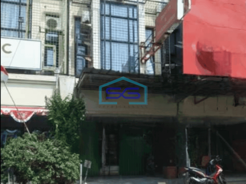 Disewakan Ruko di Jalan Raya Kelapa Gading Jakarta Utara Luas Bangunan  210 m²