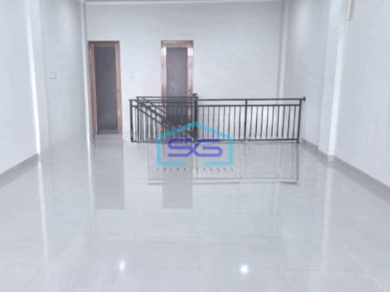 Dijual Ruko 3 Lantai Luas Bangunan 900 m2 Lokasi Bebas Banjir di Jakarta Timur