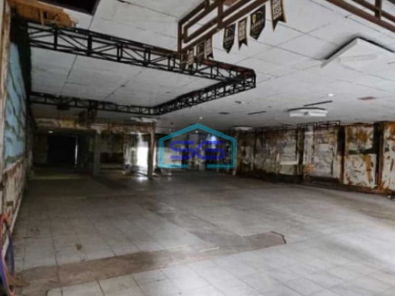 Disewakan Ruang Usaha Komersial Lokasi Strategis di Surabaya Pusat Luas Bangunan 1400m2