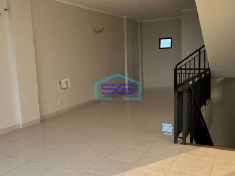 Disewakan 1 Unit Ruko di Summarecon Crown Gading Bekasi Luas Bangunan 194m2