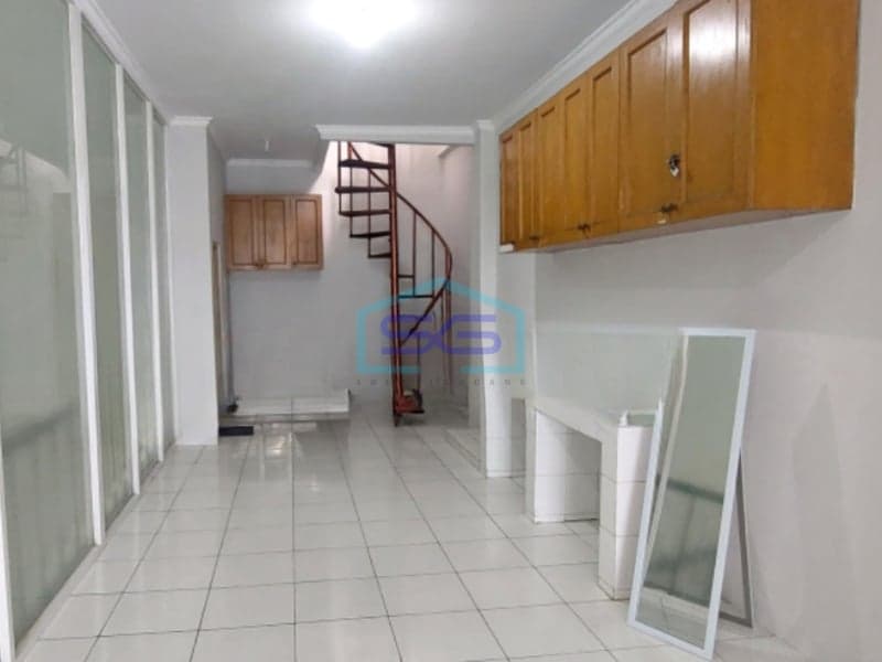 Dijual Ruko Lokasi Strategis Luas Bangunan 280 m² di Cideng Jakarta Barat
