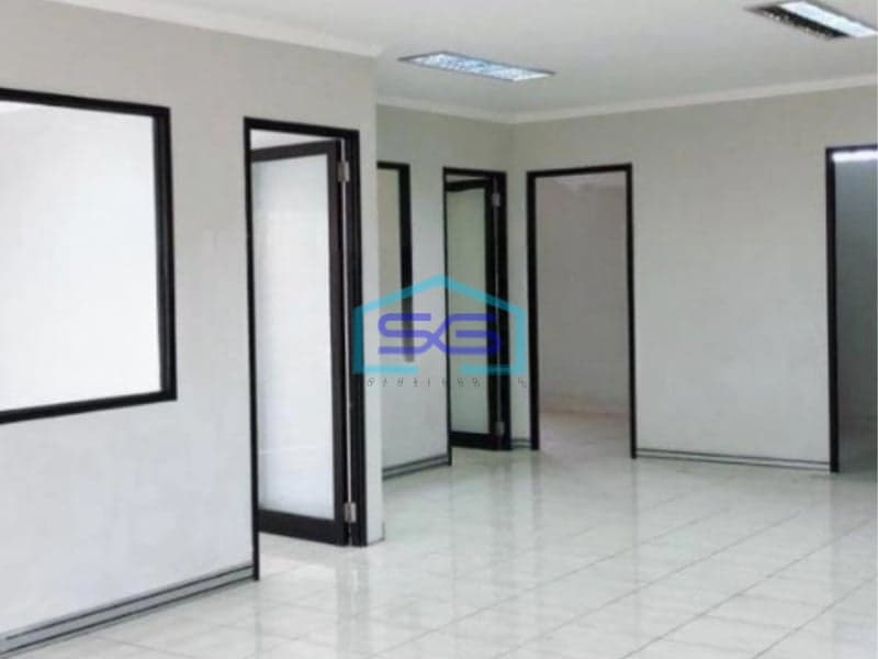 Disewakan Gudang Ada Lift Barang Luas Bangunan 2860 m² di Jakarta Utara