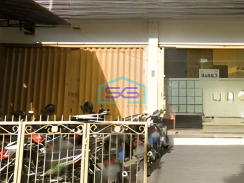 Disewakan Ruko Luas Tanah  157 m² 3 Lantai di Surabaya