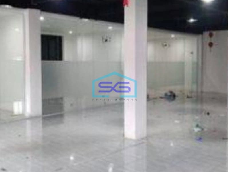 Disewakan Ruko 4 Lantai Siap Pakai Lokasi Strategis LB 1296m2 di Pontianak