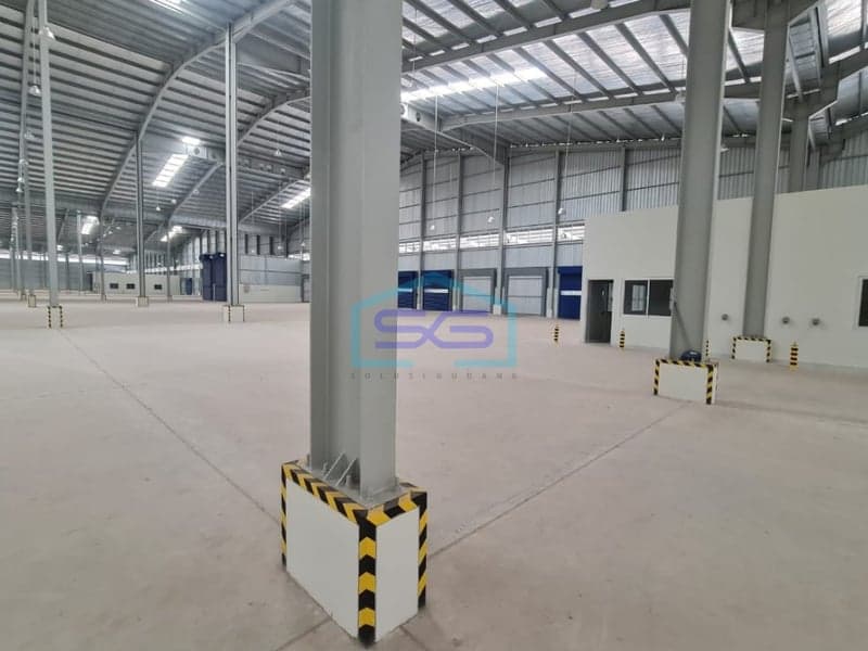 Disewakan Gudang Loading Dock di Delta Silicon 8 Lippo Cikarang, Bangunan Baru, dekat Jababeka 3 Cikarang, MM2100