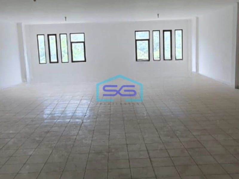 Disewakan Ruko 3 Lantai Luas Bangunan  483 m² Lokasi Taman Royal Tangerang