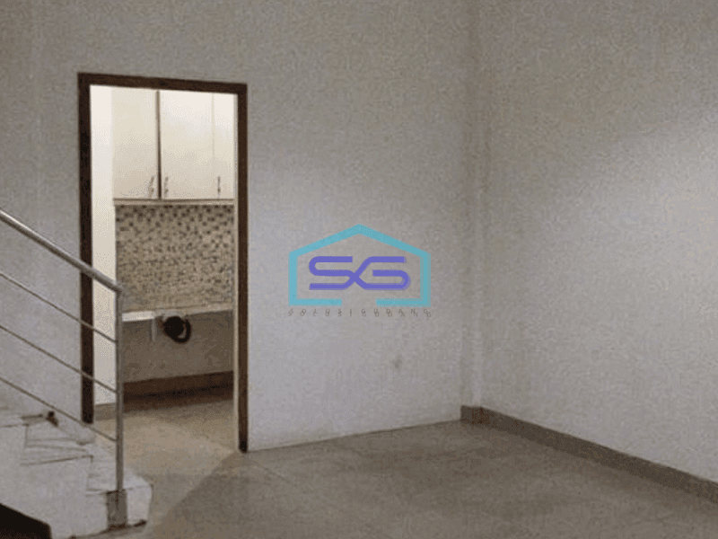 Disewakan Ruko Hook Strategis Bangunan 2 Lantai Luas 220m2