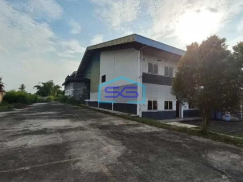 Disewakan Gudang Luar Kawasan Strategis Luas Parkiran Kontainer di Karawang LB 1000m2