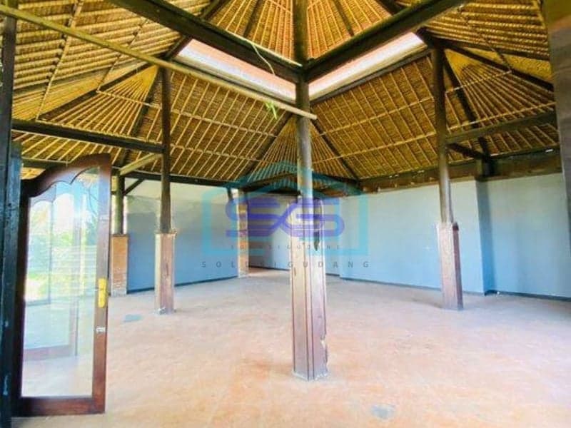 Gedung Disewakan Dengan Akses Parkir Luas di Padangsambian