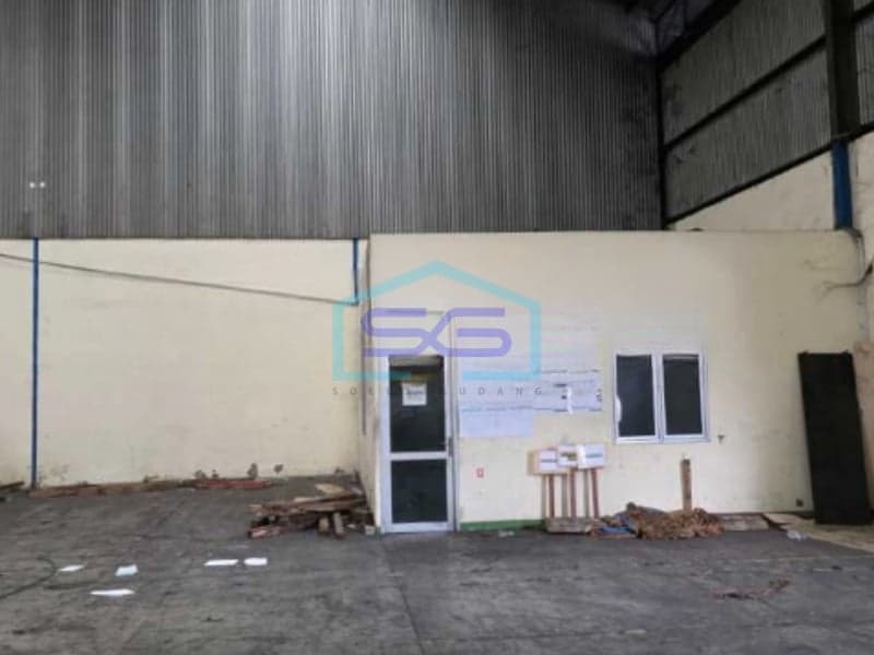 Warehouse for Rent Large Building Area 2280 sqm Located in Cakung East Jakarta