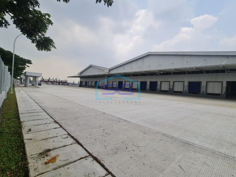 Disewakan Gudang Loading Dock di Delta Silicon 8 Lippo Cikarang, Bangunan Baru, dekat Jababeka 3 Cikarang, MM2100