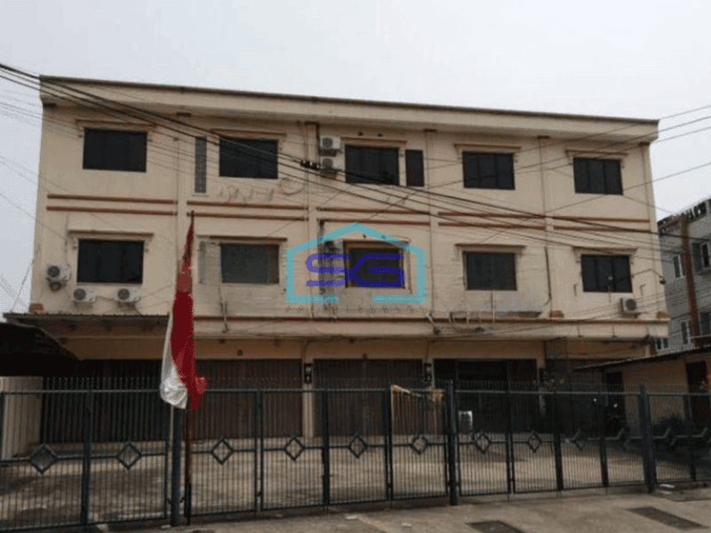 Disewakan Ruko 3 Lantai LB 240 m² Pinggir Jalan Tomang Jakarta Barat