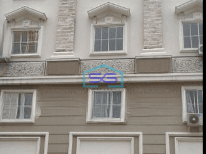 Disewakan Ruko Hadap Jalan di Green Lake City Jakarta Barat