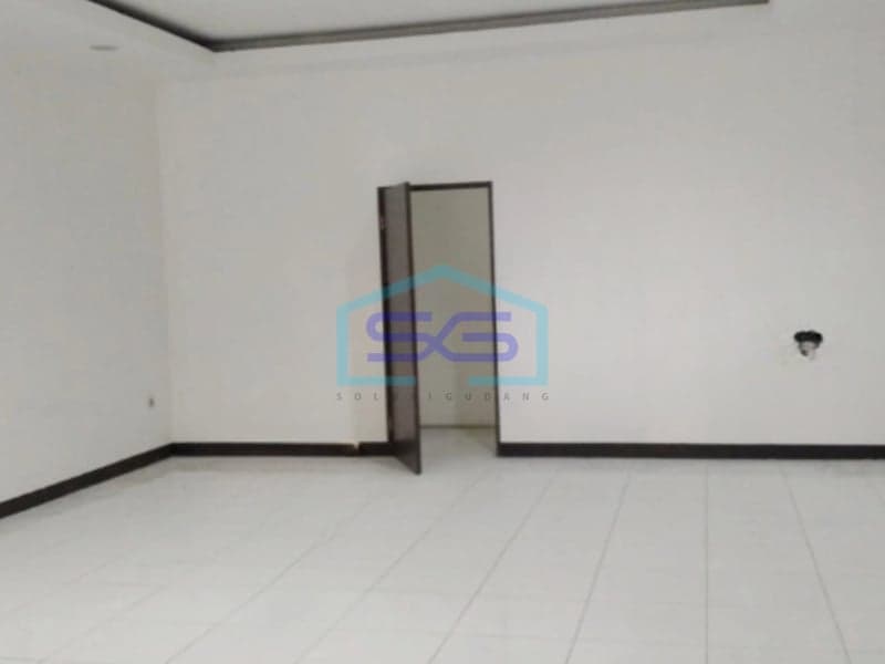 For Rent Shop House Oto Iskandar Dinata and Surroundings Otista, Bandung Building Area 275m2