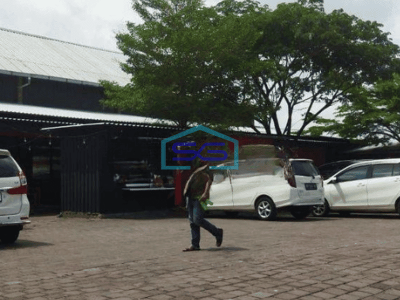 Disewakan gedung komersil dengan parkiran luas di Denpasar Bali