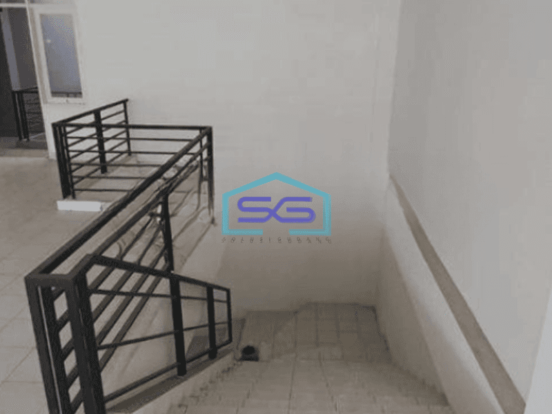 Disewakan Ruko 3 Lantai Luas Bangunan  486 m² Lokasi Strategis di Cipondoh Tangerang