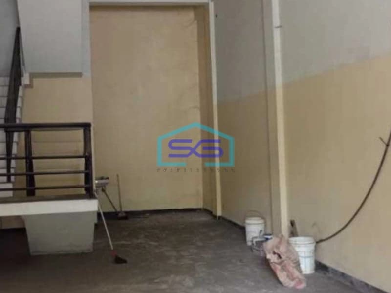 Disewakan Ruko 3 Lantai Luas Bangunan 200 m² Lokasi Bebas Banjir di Surabaya