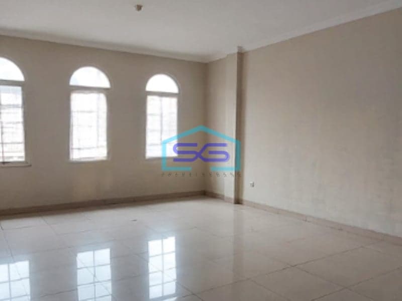 Disewakan Ruko 3 Lantai Luas Bangunan  262 m² Lokasi di Jakarta Barat