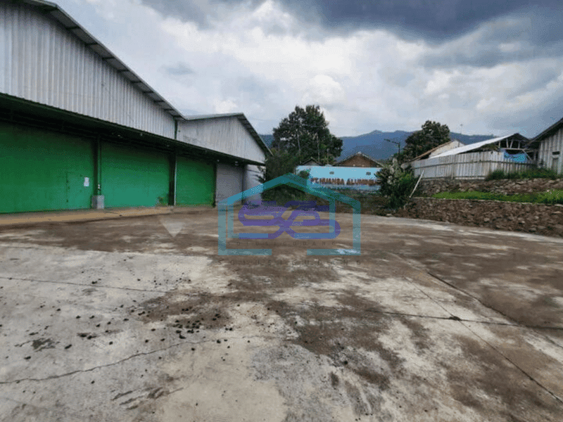 Dijual Gudang di jalan caringin