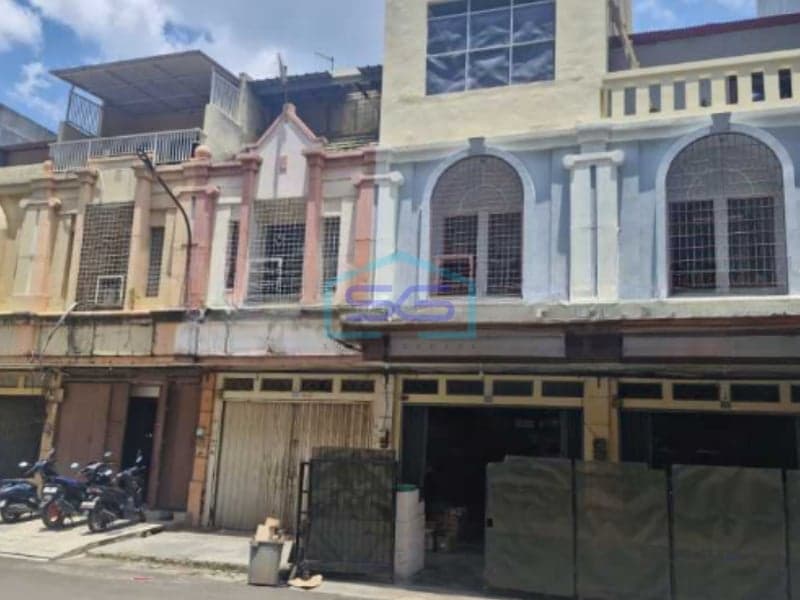 3-Story Ready-to-Use Shophouse for Sale in Cengkareng, West Jakarta, Building Area 168sqm