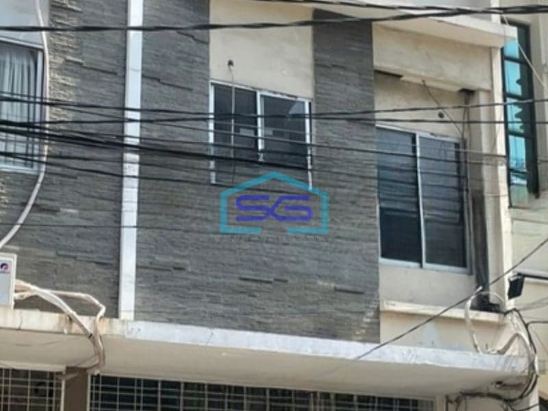 Disewakan Ruko Luas Bangunan  297 m² Lokasi Pluit Jakarta Utara