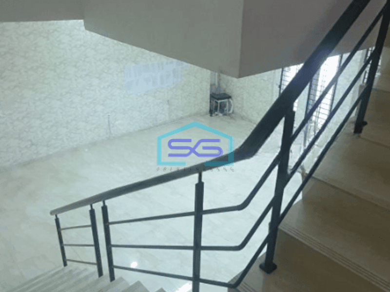 Dijual Gudang Ada Kantor Akses Container Luas Bangunan 2500 m² Lokasi Cengkareng Jakarta Barat