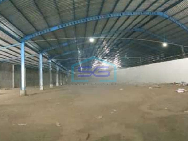 卡拉尼亚中部爪哇出租仓库，带集装箱通道，建筑面积2400平方米