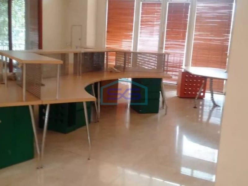 Disewakan kantor di Tangerang dekat pintu tol lippo karawaci luas 4000m