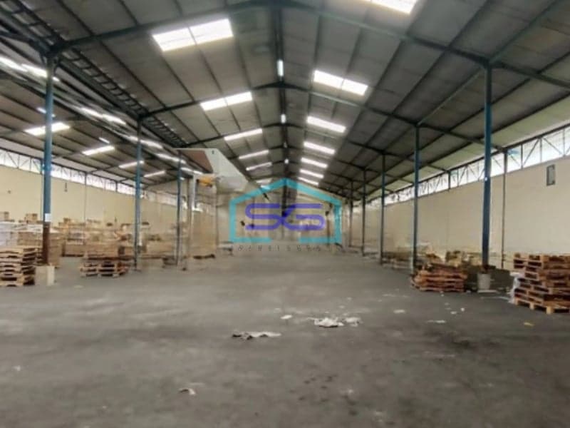 Disewakan Gudang Akses Container 40 Feet Luas Tanah 2500 m² di Jakarta Timur