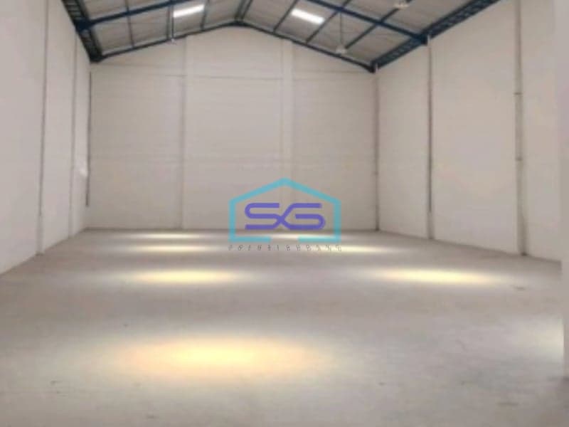 Dijual Gudang Akses Container Luas Tanah  396 m² Lokasi Bebas Banjir di Gresik