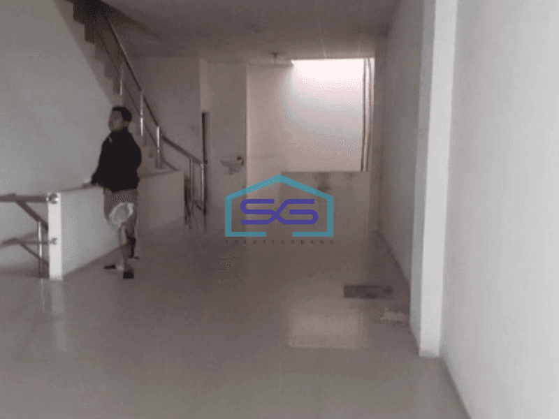 Disewa ruko komersial siap pakai di Jembatan Tiga Jakarta Utara